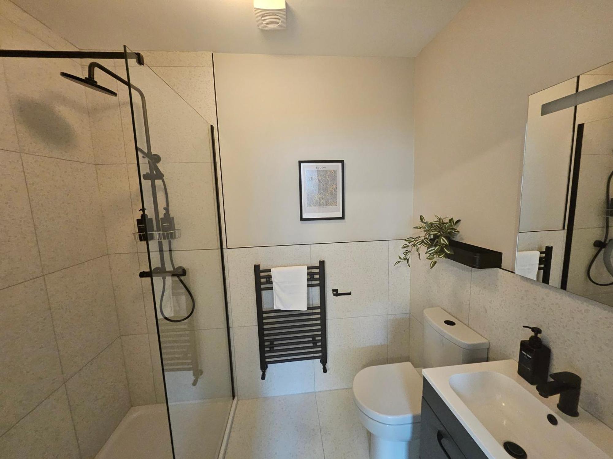 Tatlers Guest House 罗斯康芒 外观 照片