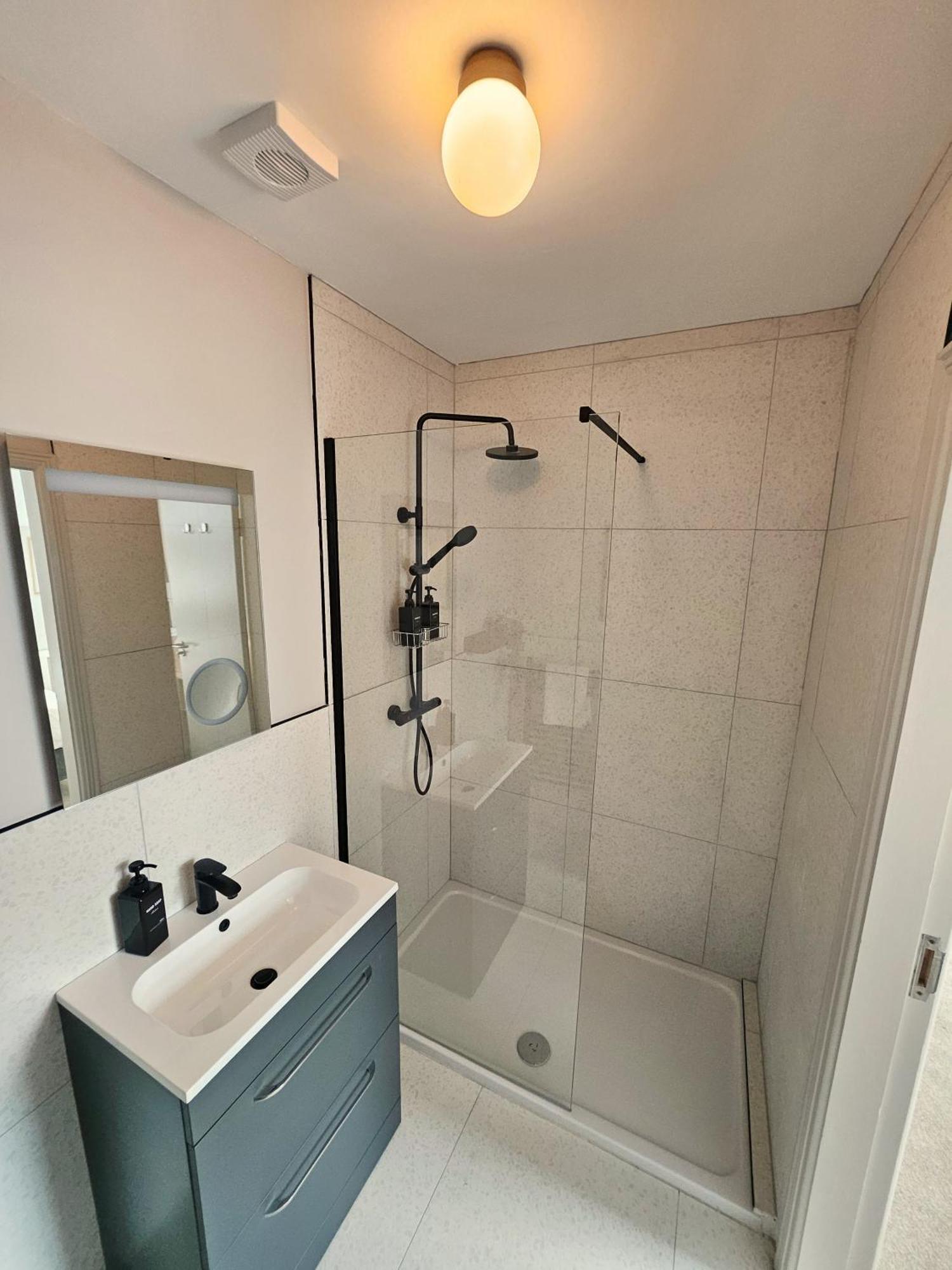 Tatlers Guest House 罗斯康芒 外观 照片