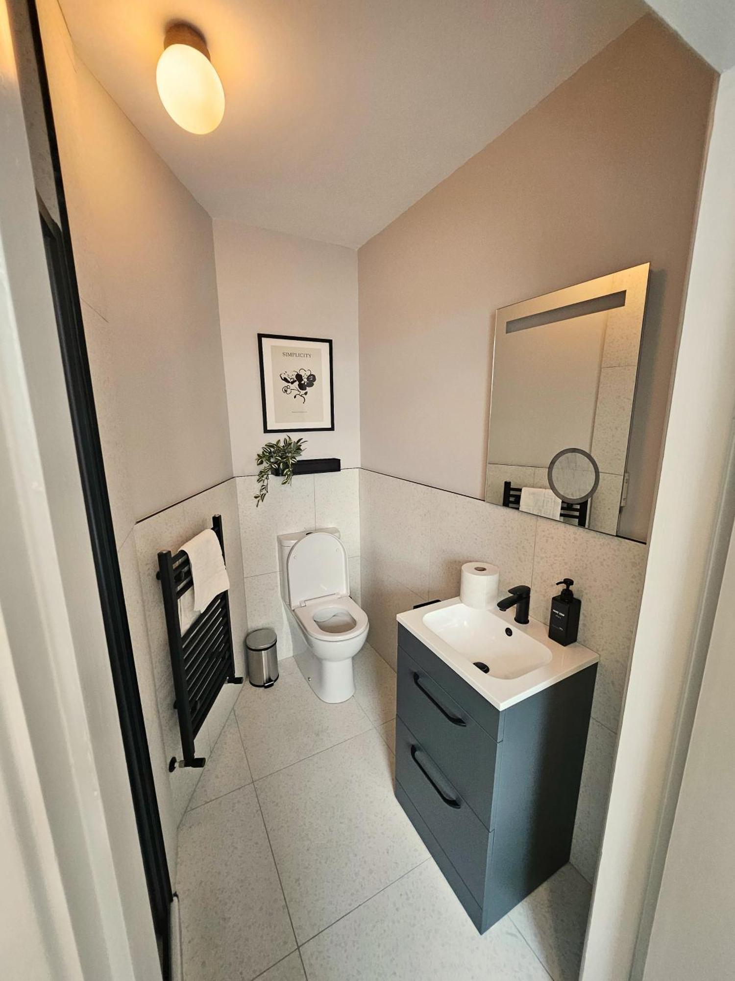 Tatlers Guest House 罗斯康芒 外观 照片