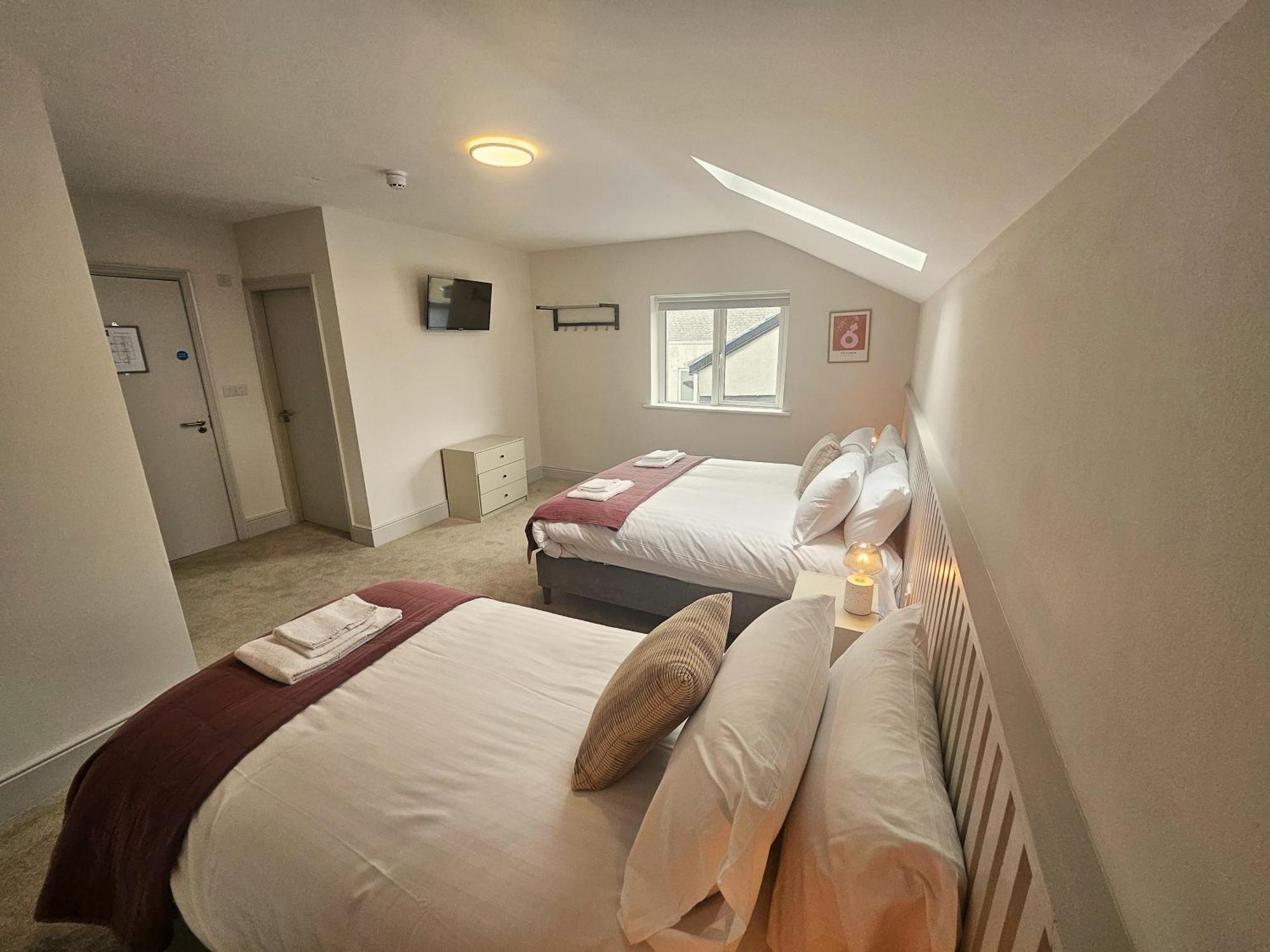 Tatlers Guest House 罗斯康芒 外观 照片