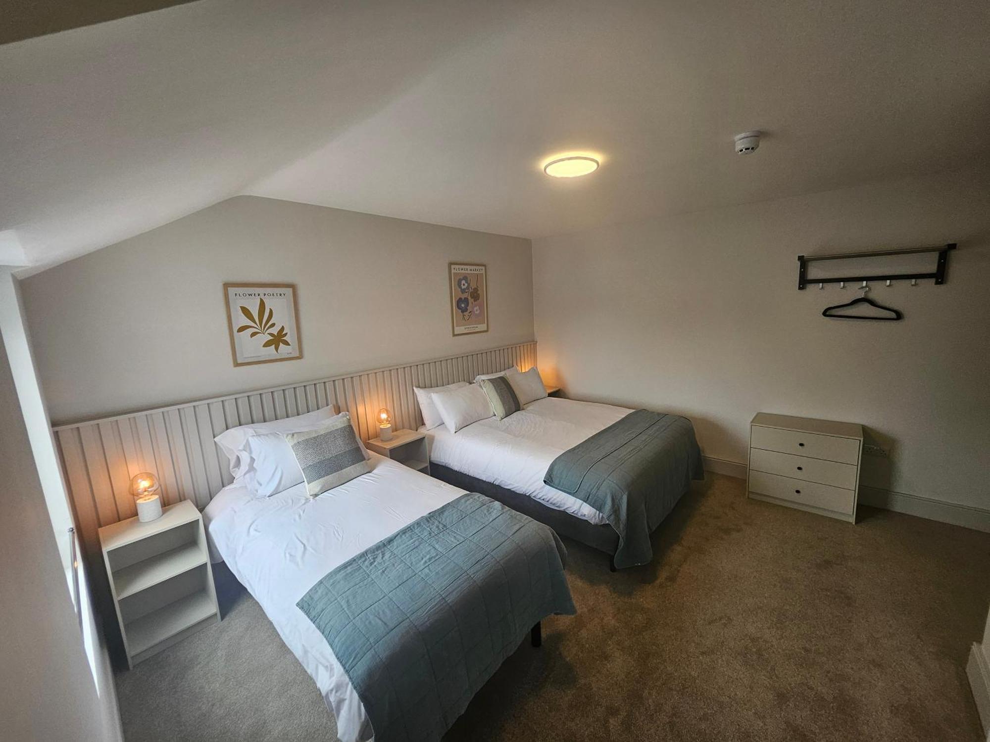 Tatlers Guest House 罗斯康芒 外观 照片