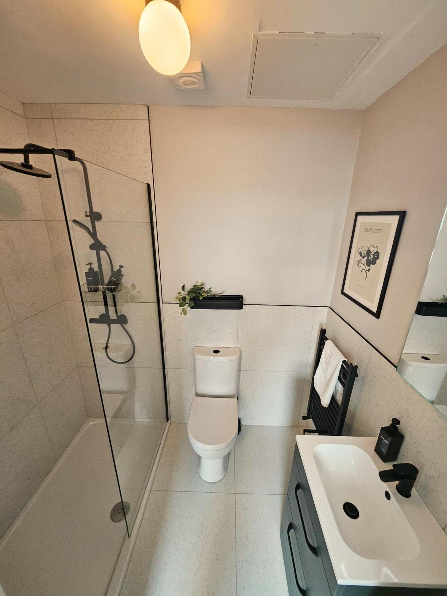 Tatlers Guest House 罗斯康芒 外观 照片